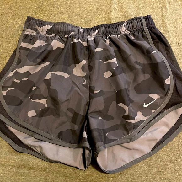 Nike Shorts - Picture 1 of 3